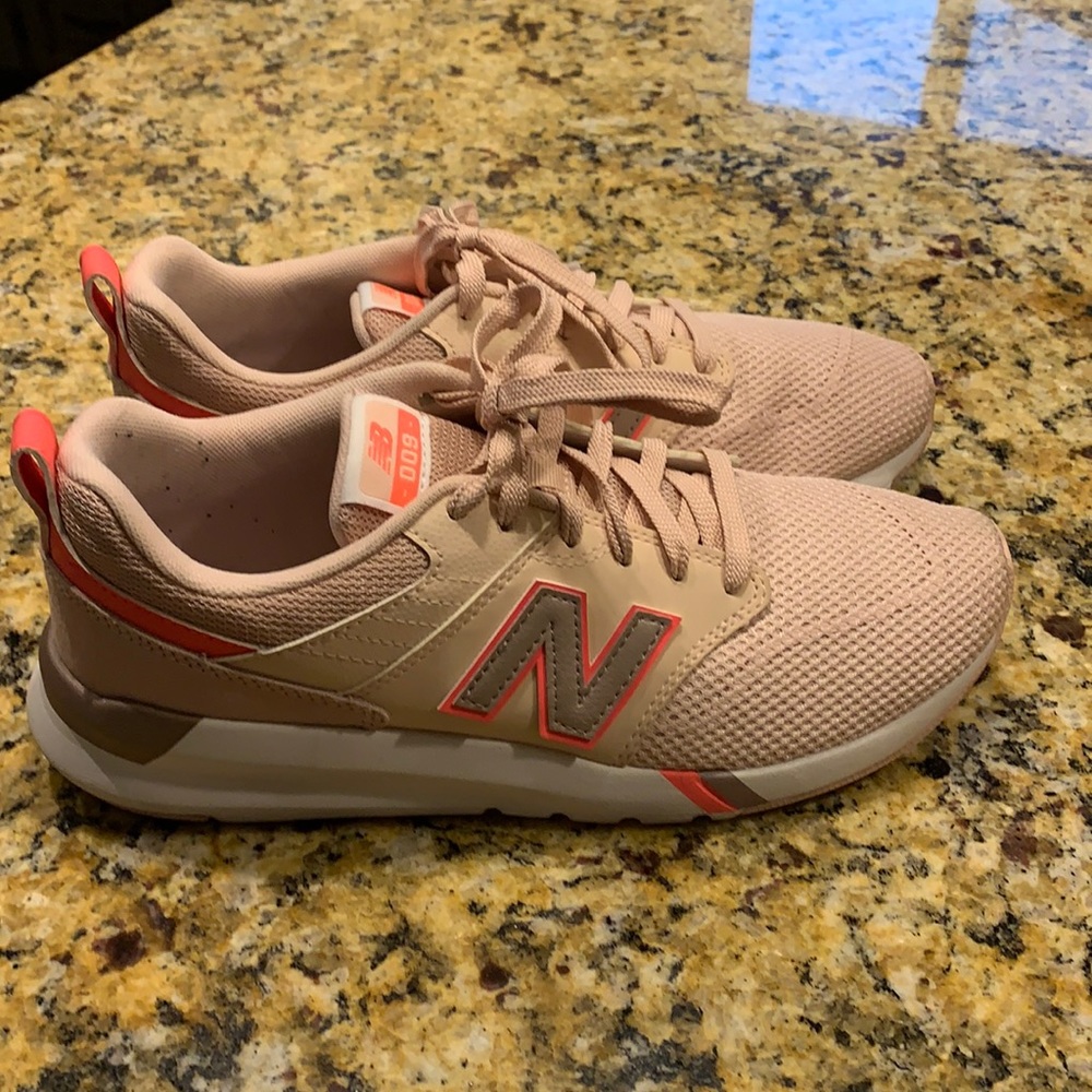 Size 9 pink New balance tennis shoes